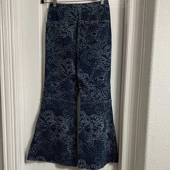 Free People We The Free Youthquake Printed Crop Flare Jeans Size 28 - Picture 5 of 6